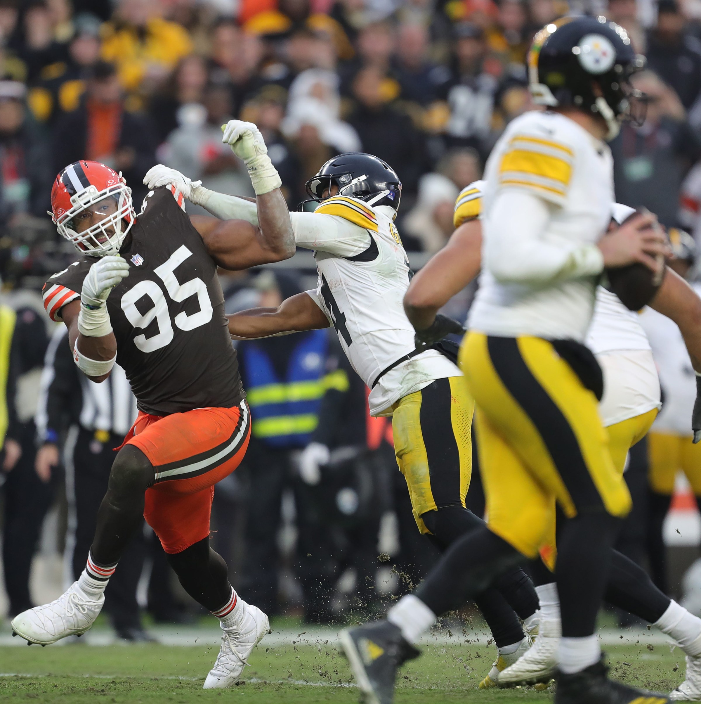 Cleveland Browns news 12/31: Can Myles break the sack record this week?