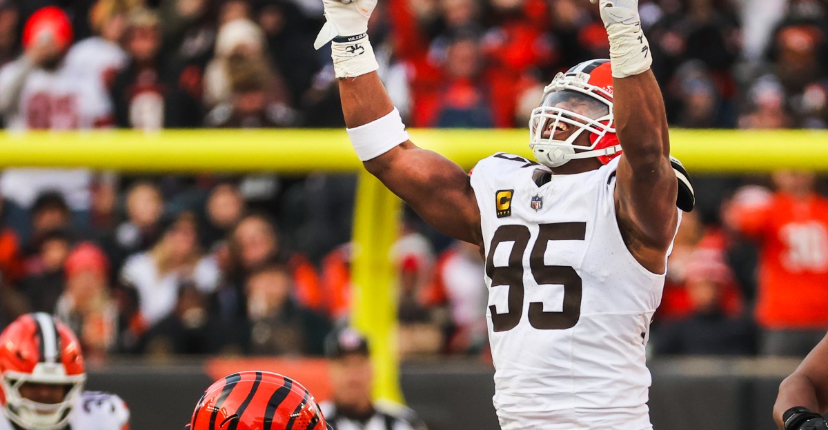 Daily Dawg Chow 1/5; Browns win, Myles breaks all time sack record