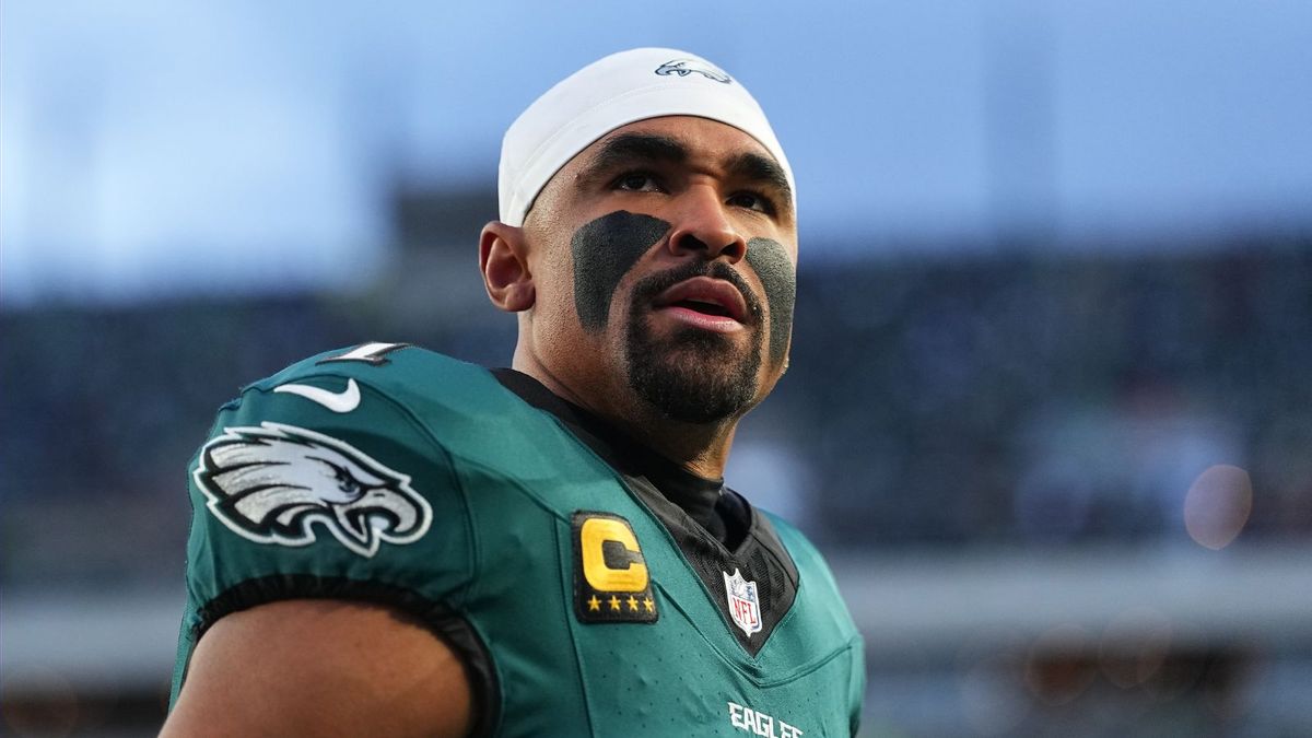 Did Jalen Hurts establish Renee Good Hope Scholarship Fund?