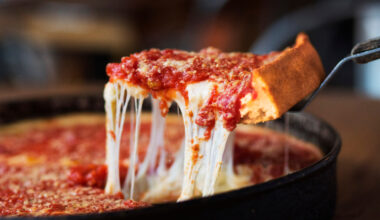 'This is Chicago': Lou Malnati's show off hometown pride before Bears-Rams game