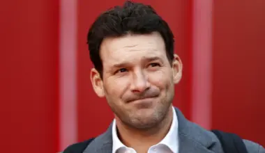 Tony Romo's new haircut catches eyes of fans for CBS broadcast of Bills-Jaguars image