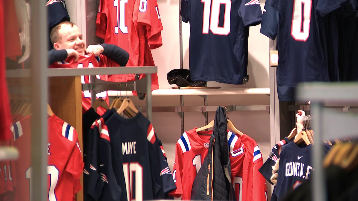 Patriots fans thrilled as team continues playoff push