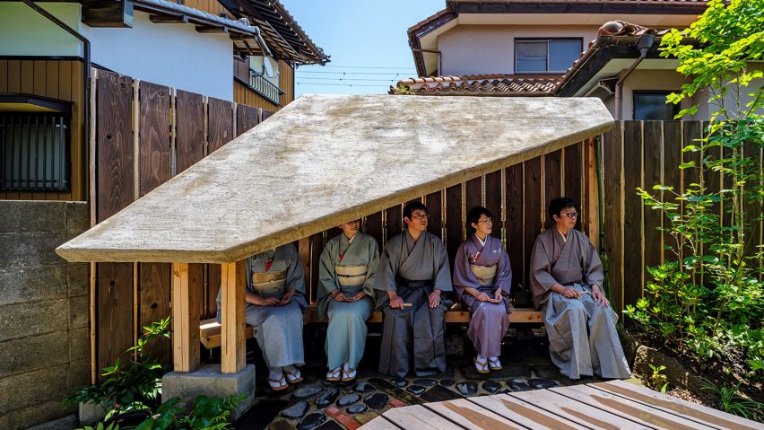 Sekiyuan tea room waiting area by Kurosawa Kawara-Ten