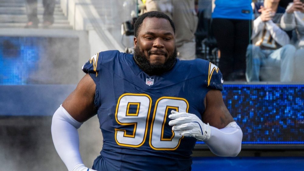 Los Angeles Chargers sign defensive lineman Teair Tart to 3-year extension worth up to $37.5M | KMMO