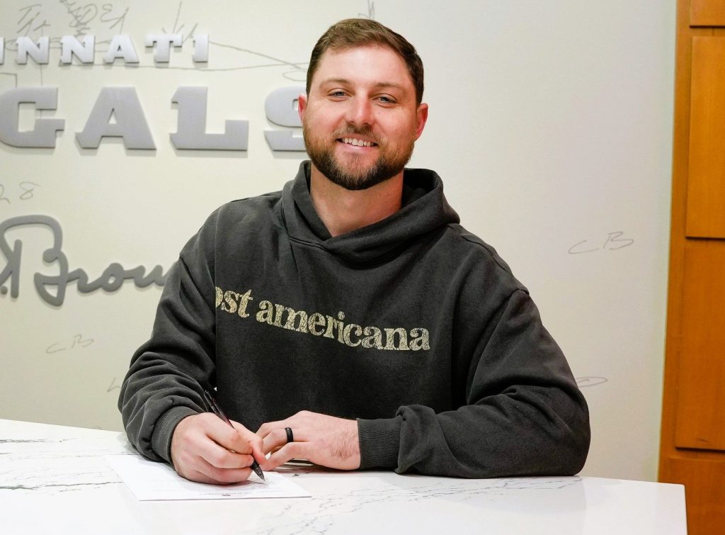 Tanner Hudson Signs Extension With Bengals