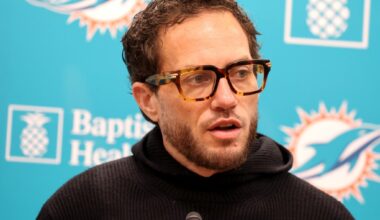 Dolphins' Mike McDaniel remains coach on Black Monday