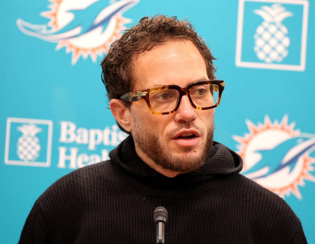 Dolphins' Mike McDaniel remains coach on Black Monday