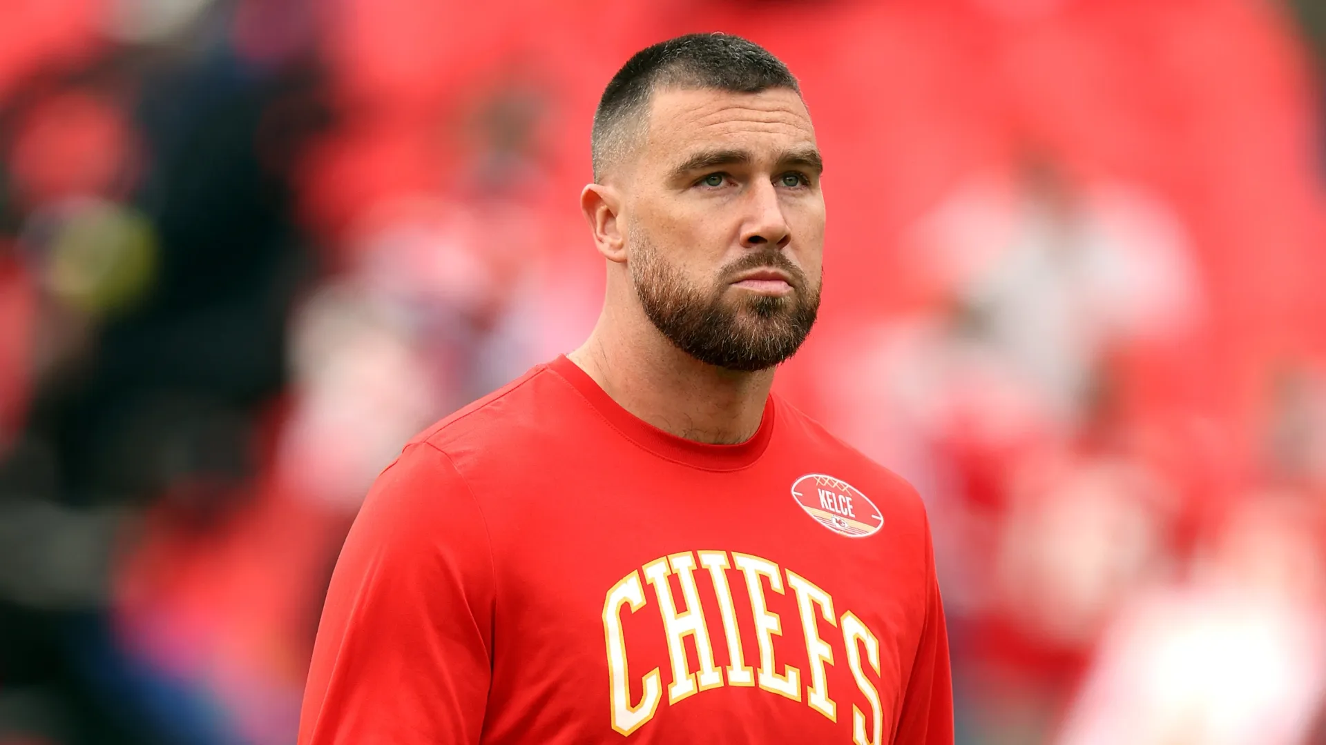 Travis Kelce prepares for a game