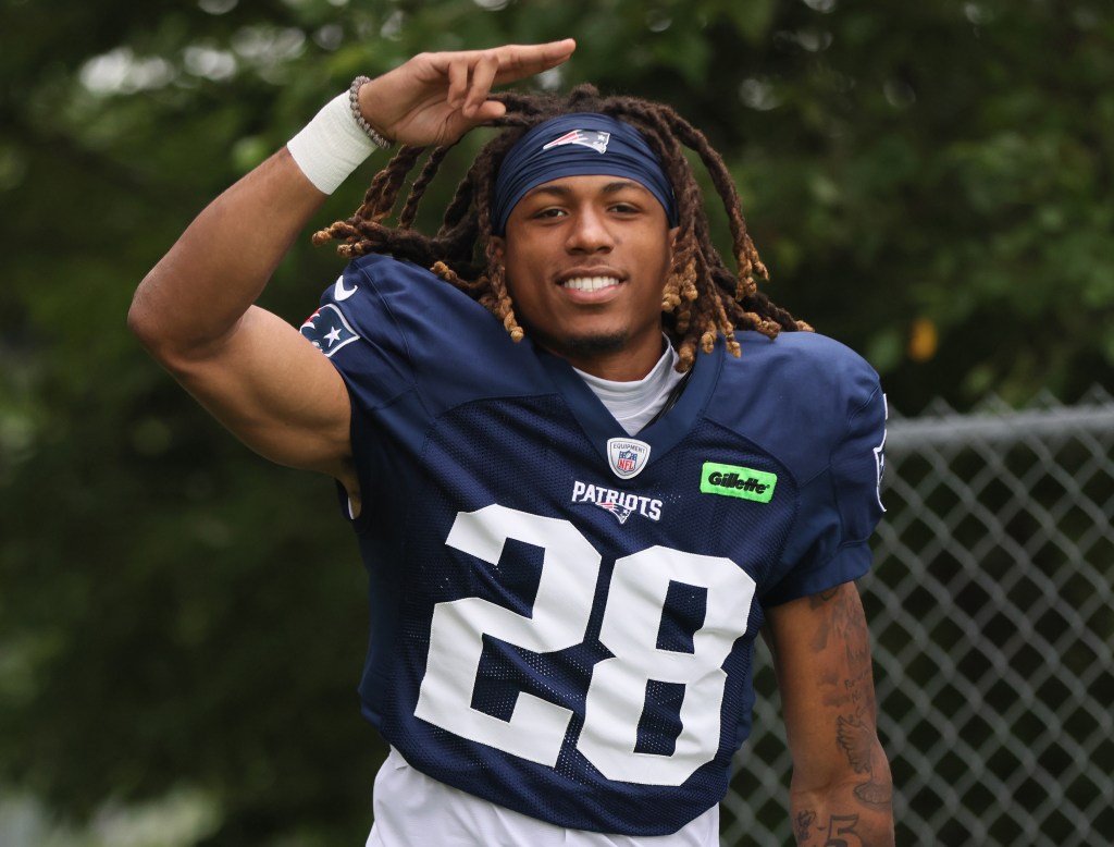 Patriots make series of roster moves ahead of divisional-round matchup vs. Texans