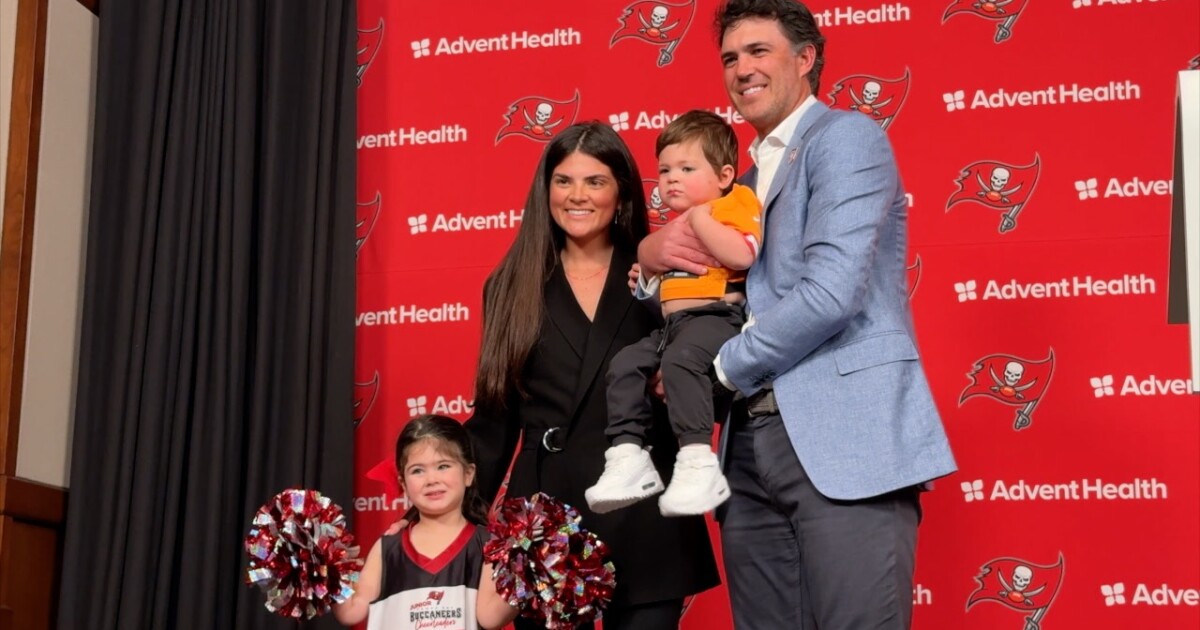 Zac Robinson introduced as Bucs' offensive coordinator