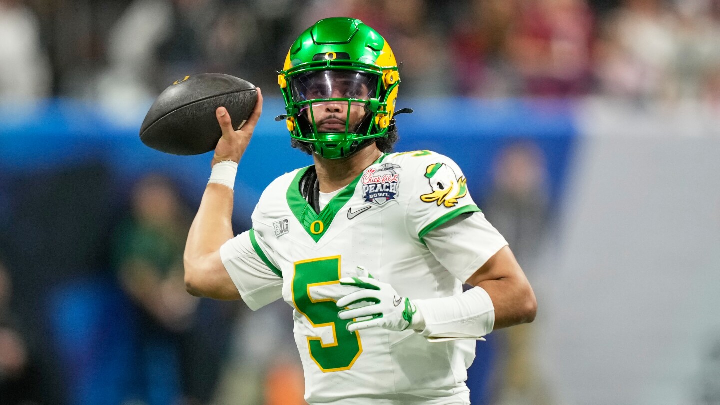 Dante Moore says he'll return to Oregon rather than declare for the NFL draft
