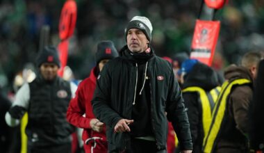 49ers coach Kyle Shanahan shows smelling salts aren't just for players