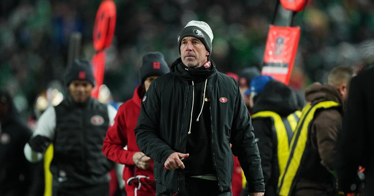 49ers coach Kyle Shanahan shows smelling salts aren't just for players