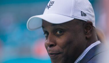 Browns showing interest in former Miami Dolphins GM Chris Grier