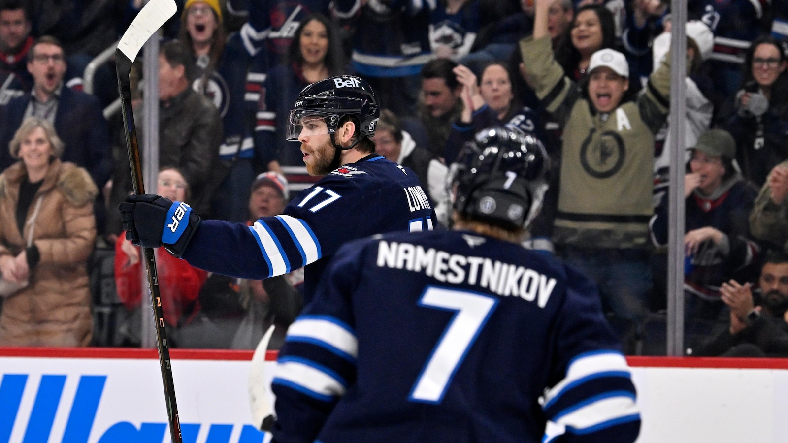 Lowry, Connor each have goal and assist as Jets beat Islanders 5-4 for their 3rd straight win
