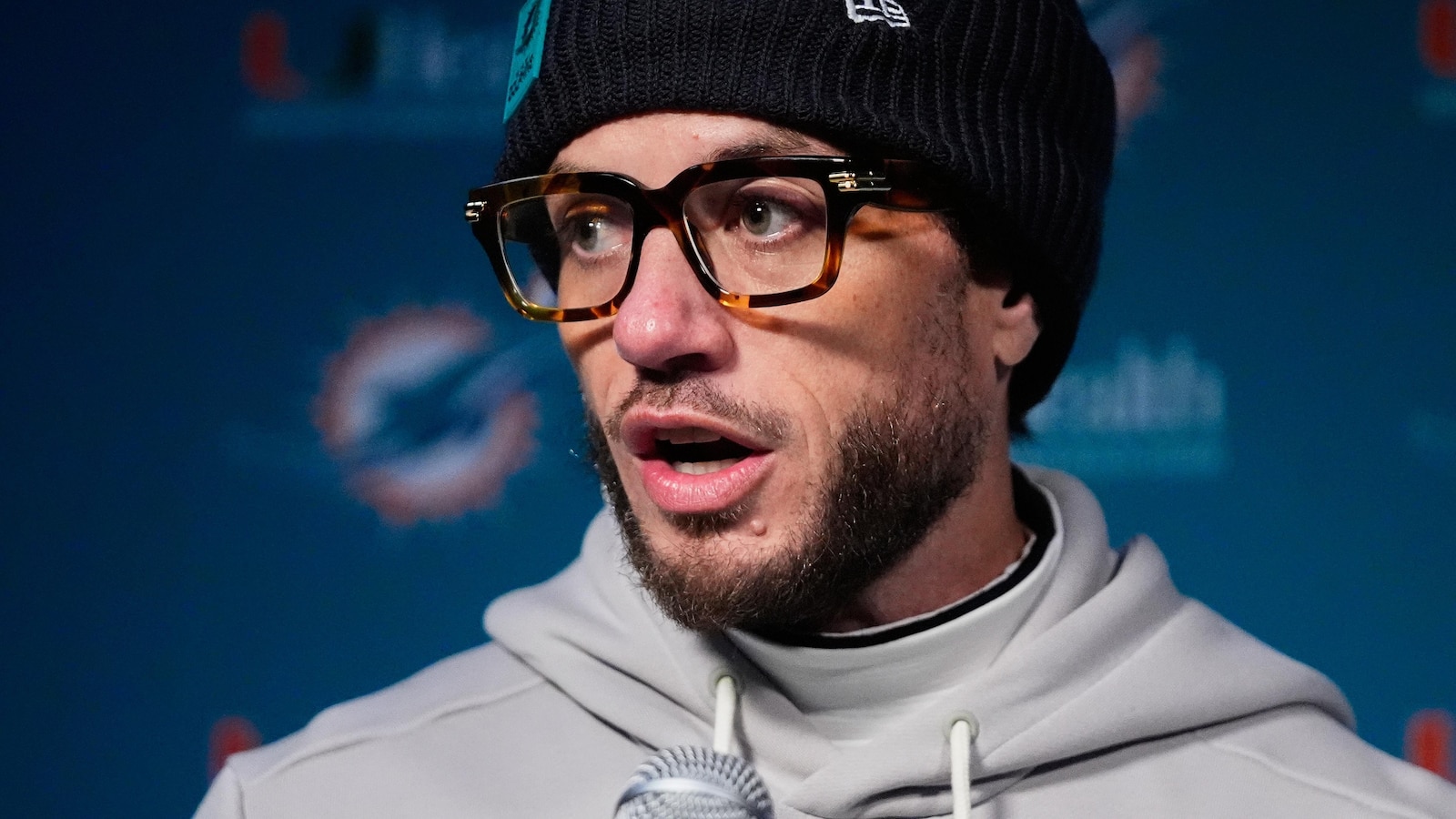 Mike McDaniel joins Harbaugh, Herbert as Chargers' offensive coordinator after Dolphins firing