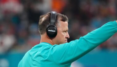 Miami Dolphins linebackers coach Joe Barry