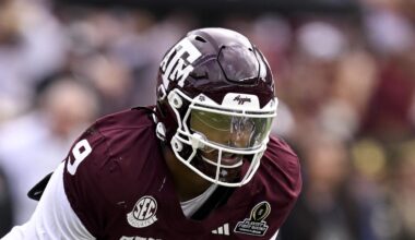 Texas A&M Aggies defensive end Cashius Howell lines up