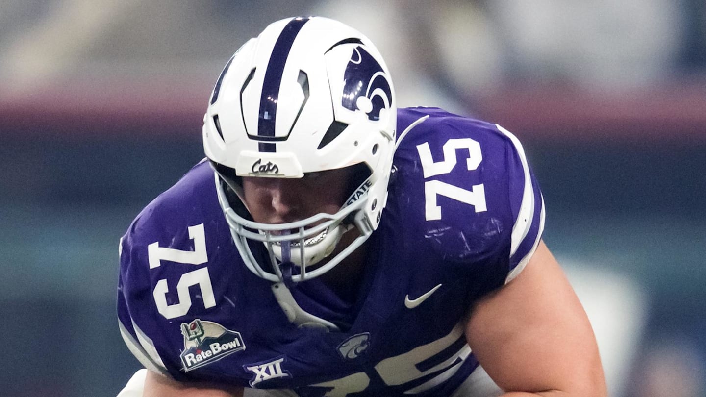 Kansas State Wildcats offensive lineman Sam Hecht
