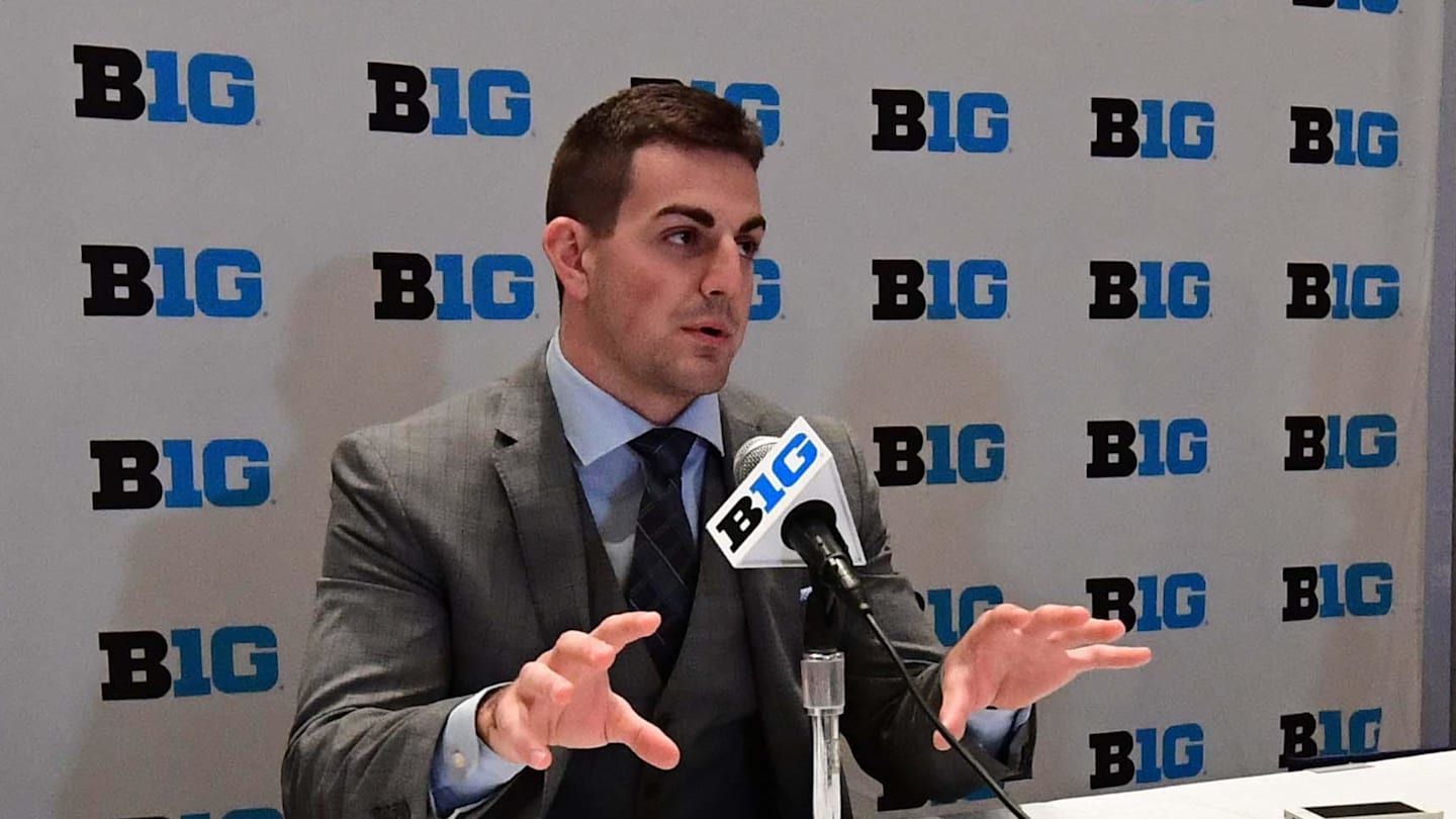 Patriots Star Christian Gonzalez Reacts to David Blough’s Promotion