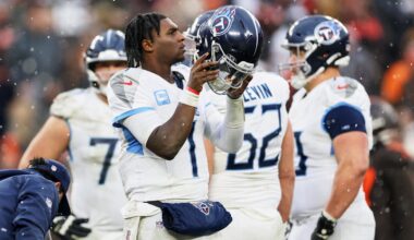 Insider Shuts Down Warren Moon’s Titans Uniform Rumor