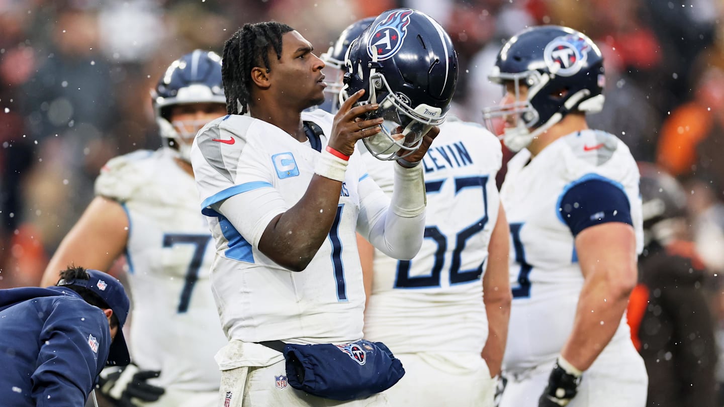 Insider Shuts Down Warren Moon’s Titans Uniform Rumor