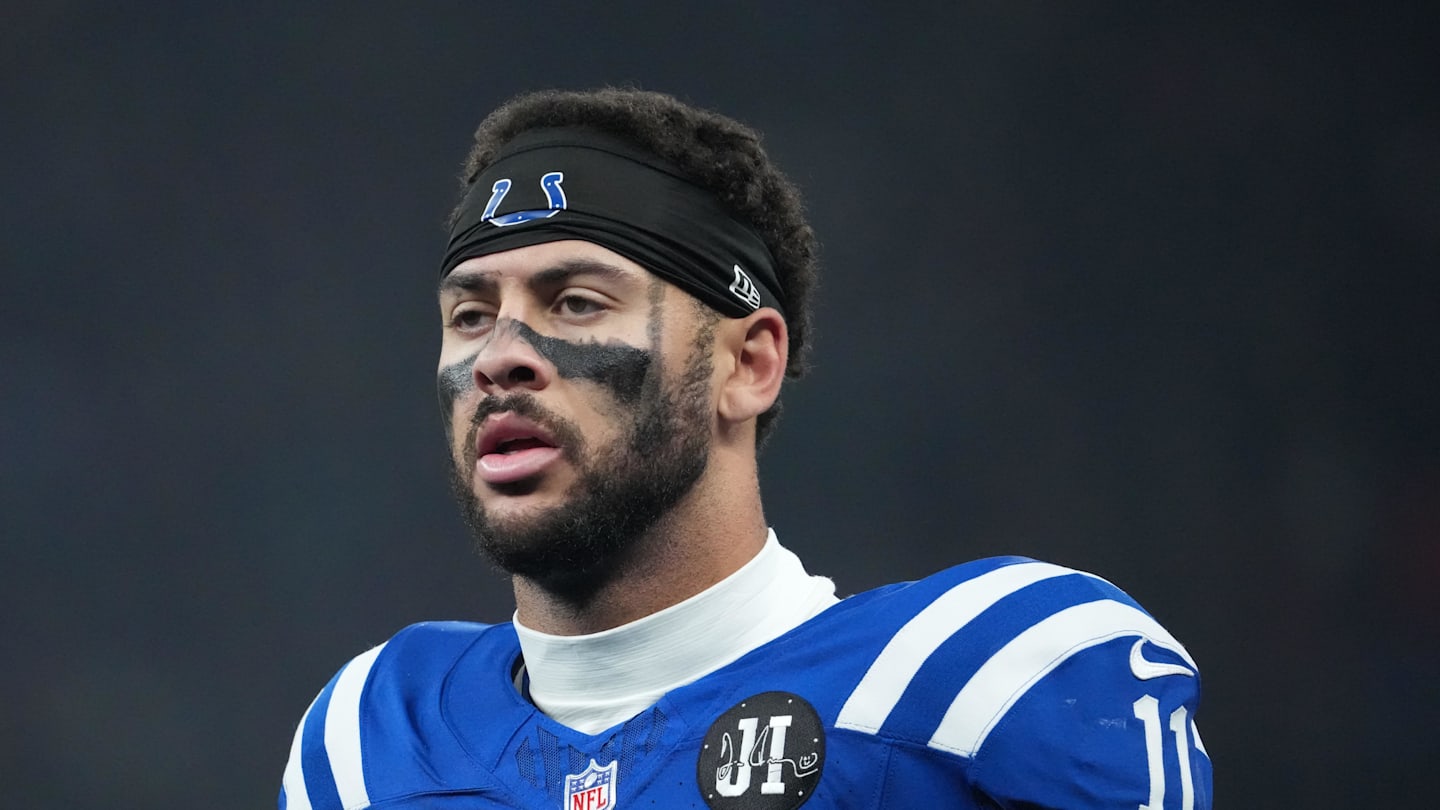 Indianapolis Colts wide receiver Michael Pittman Jr. warms up