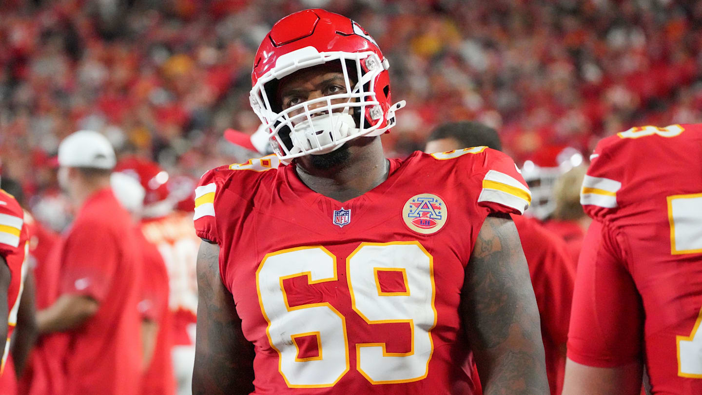 Kansas City Chiefs defensive tackle Mike Pennel (69) on the sidelines against the Chicago Bears during the game at GEHA Field at Arrowhead Stadium.