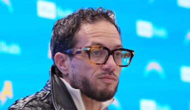 Los Angeles Chargers OC Mike McDaniel