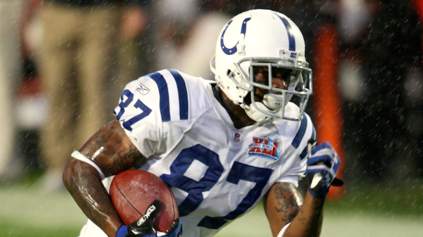 Feb 4, 2007; Miami, FL, USA; Indianapolis Colts wide receiver Reggie Wayne (87) runs in for a touchdown in the first quarter of Super Bowl XLI against the Chicago Bears at Dolphins Stadium.  Mandatory Credit: Matthew Emmons-Imagn Images Copyright © 2007 Matthew Emmons