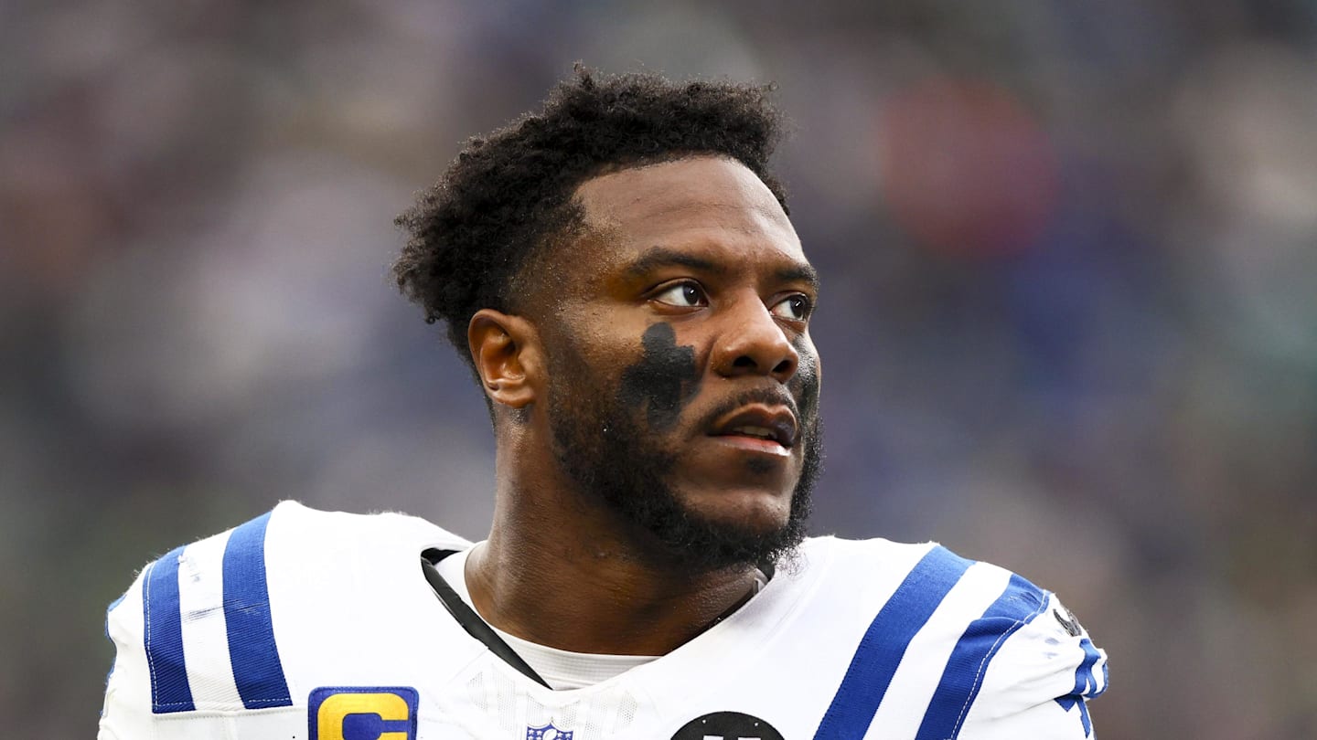 Indianapolis Colts linebacker Zaire Franklin stands on the sideline