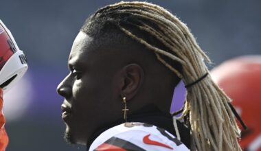 Nov 12, 2023; Baltimore, Maryland, USA;  Cleveland Browns tight end David Njoku (85) before the start pot the game against the Baltimore Ravens at M&T Bank Stadium. Mandatory Credit: Tommy Gilligan-Imagn Images