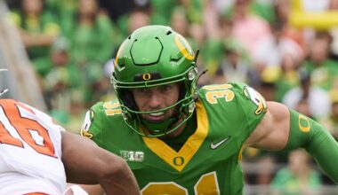 Oregon Ducks defensive back Dillon Thieneman