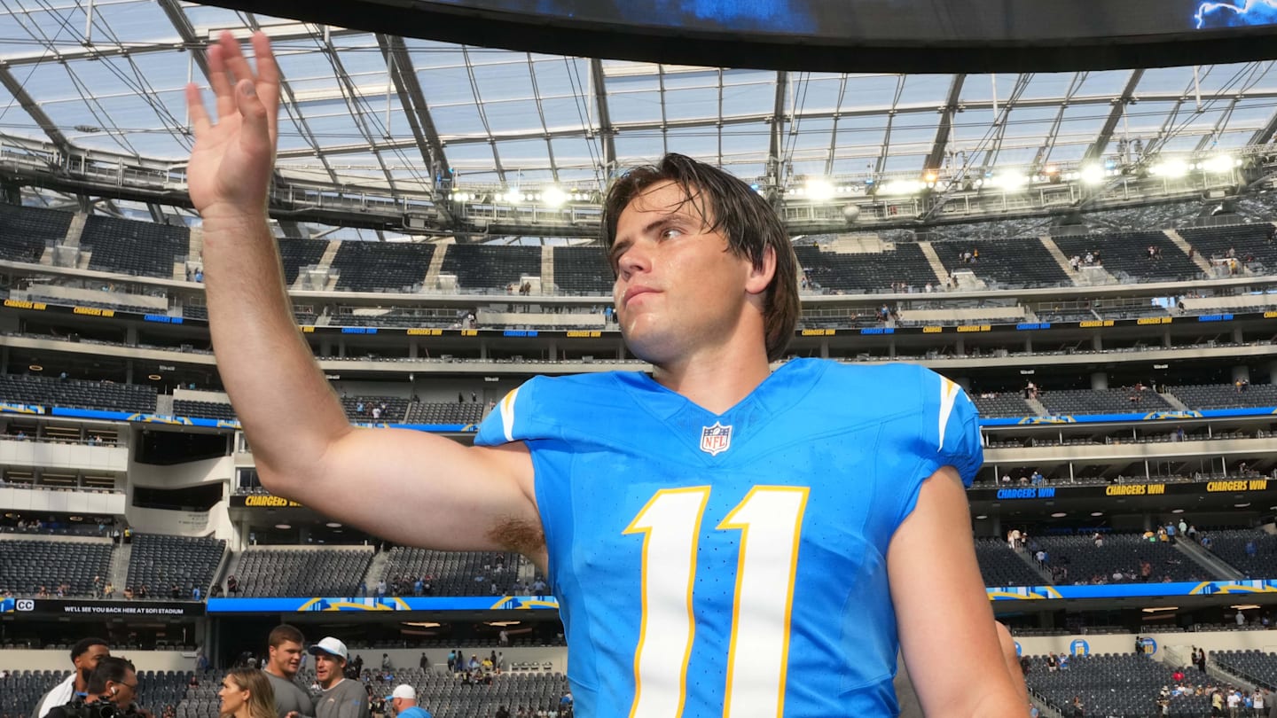 Chargers kicker Cameron Dicker