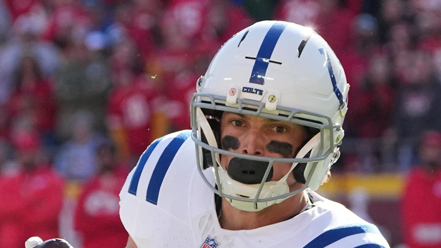 Indianapolis Colts wide receiver Alec Pierce makes a catch