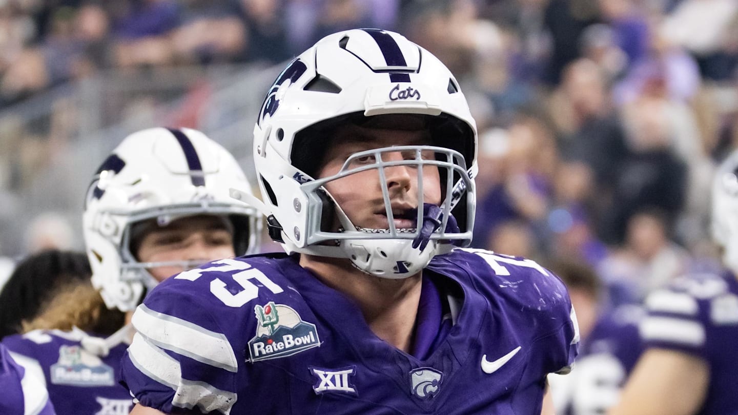 Kansas State Wildcats center Sam Hecht