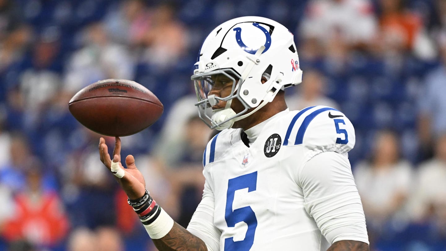 Indianapolis Colts quarterback Anthony Richardson Sr. warms up