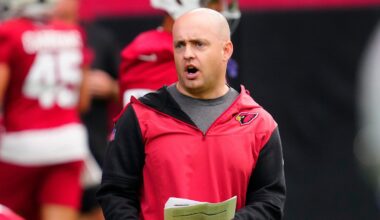 Cardinals offensive coordinator Drew Petzing talks to his offense during Cardinals training camp at State Farm Stadium in Glendale, on July 31, 2025.