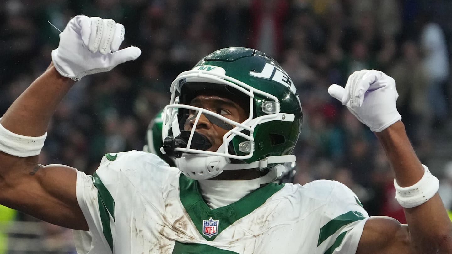 Oct 6, 2024; London, United Kingdom; New York Jets wide receiver Garrett Wilson (5) celebrates after scoring on a 1-yard touchdown reception against the New York Jets in the fourth quarter at Tottenham Hotspur Stadium. Mandatory Credit: Kirby Lee-Imagn Images