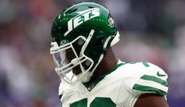 New York Jets defensive end Micheal Clemons
