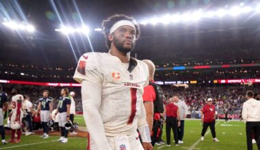 Arizona Cardinals quarterback Kyler Murray (1) walks off the field after their 23-20 loss to the Seattle Seahawks at State Farm Stadium in Glendale on Sept. 25, 2025.