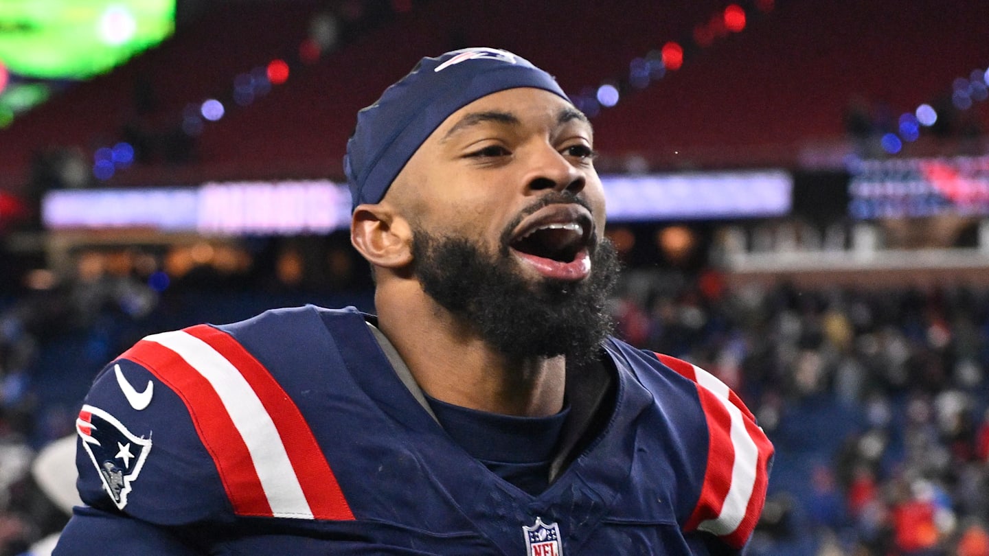 New England Patriots linebacker K'Lavon Chaisson jogs off the field
