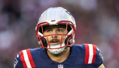 New England Patriots tight end Austin Hooper plays