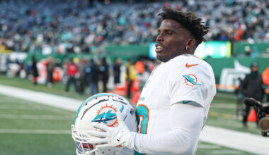 Texans Should Sign Recently-Cut Dolphins Player, And It's Not Tyreek Hill
