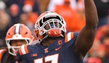 Illinois Fighting Illini linebacker Gabe Jacas