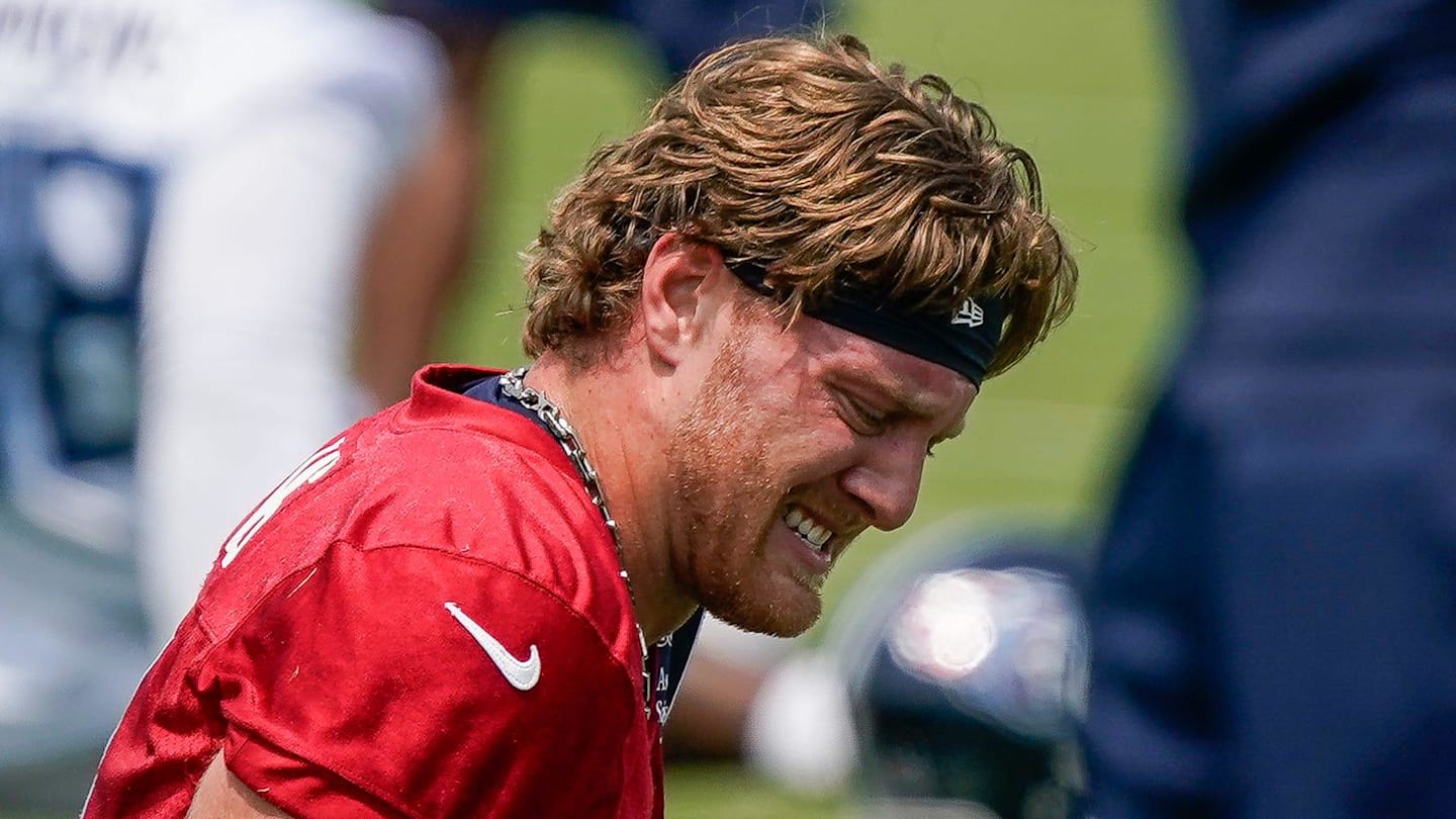 Tennessee Titans quarterback Will Levis (8)