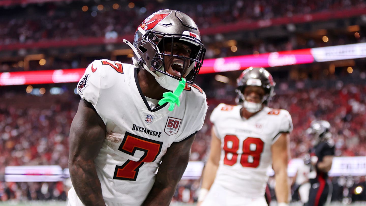 Bucs insider predicts Tampa Bay will poach an elite RB from a hated NFC South rival