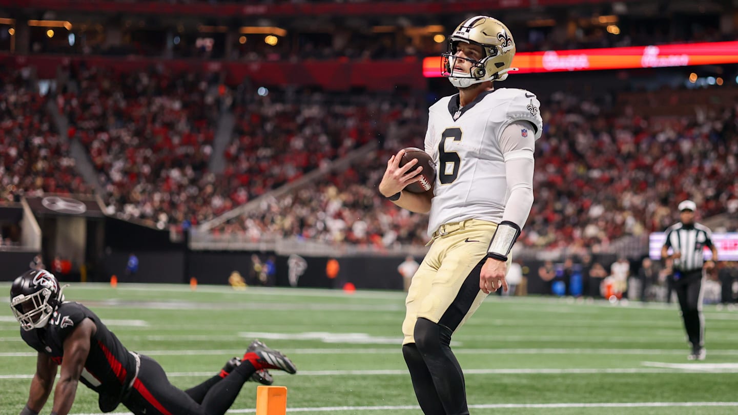 Jan 4, 2026; Atlanta, Georgia, USA; New Orleans Saints quarterback Tyler Shough (6) scores a touchdown against the Atlanta Falcons in the second quarter at Mercedes-Benz Stadium. Mandatory Credit: Brett Davis-Imagn Images