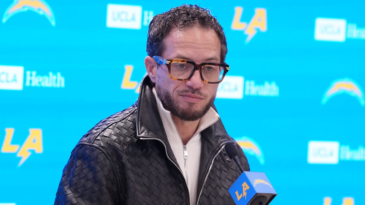 Chargers keep continuity on Mike McDaniel's staff with two key coaches returning