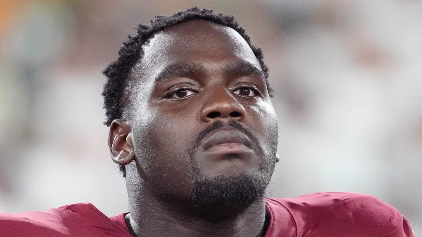 Washington Commanders offensive lineman Chris Paul